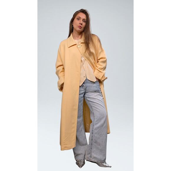 Vintage Butter Yellow Wool Coat - Trendy and Unique! - Picture 2 of 8